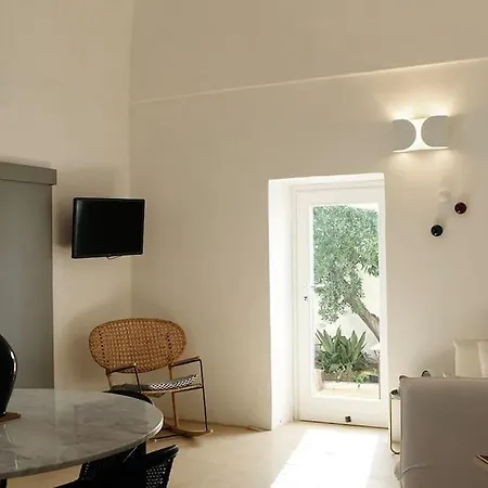 Casa Bianca Con Piscina